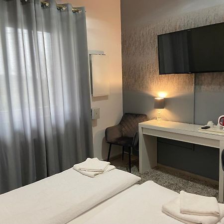 Hotel Zolta Walizka Gosciniec à Podrzewie Extérieur photo