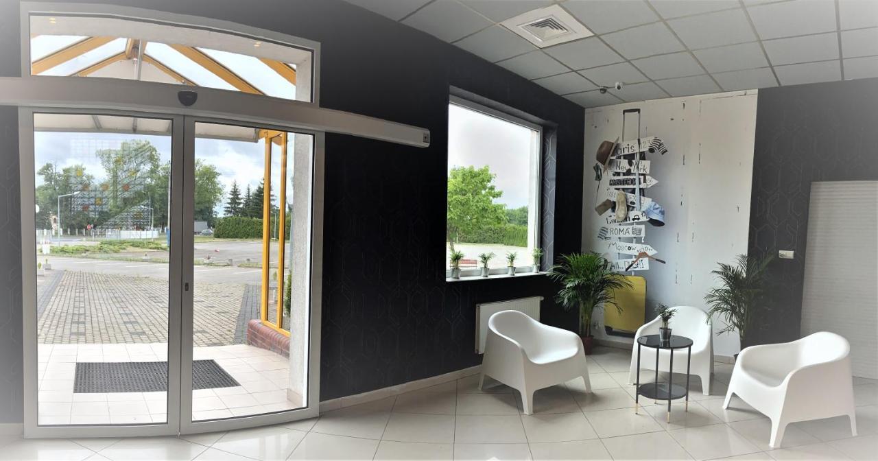 Hotel Zolta Walizka Gosciniec à Podrzewie Extérieur photo