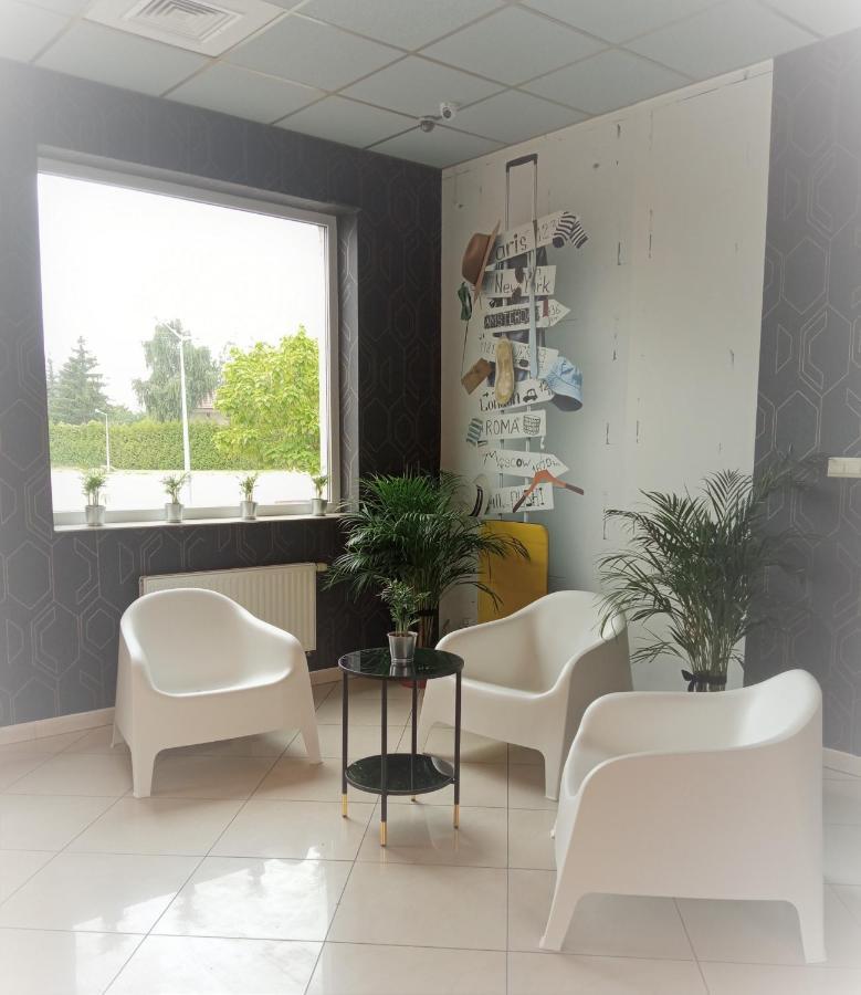 Hotel Zolta Walizka Gosciniec à Podrzewie Extérieur photo