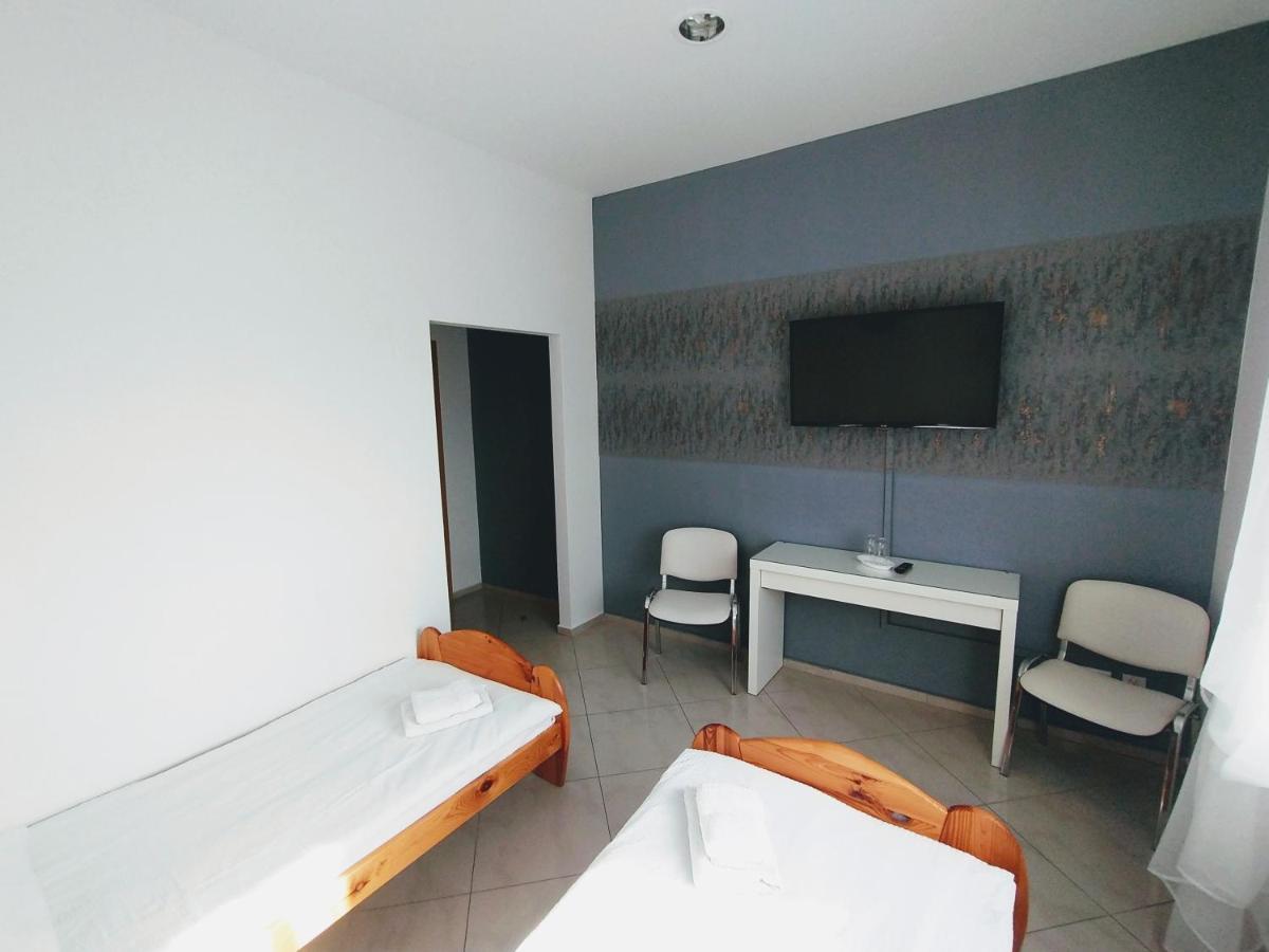 Hotel Zolta Walizka Gosciniec à Podrzewie Extérieur photo