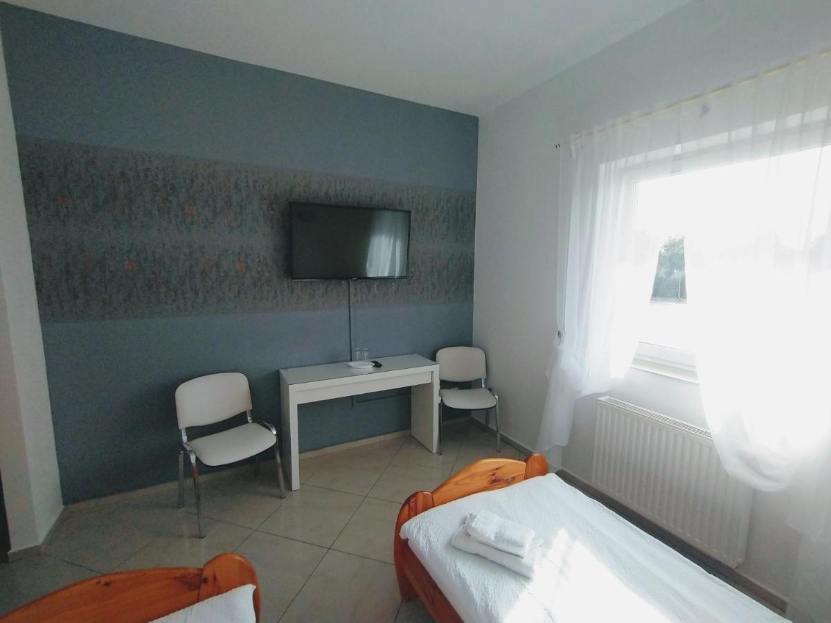 Hotel Zolta Walizka Gosciniec à Podrzewie Extérieur photo