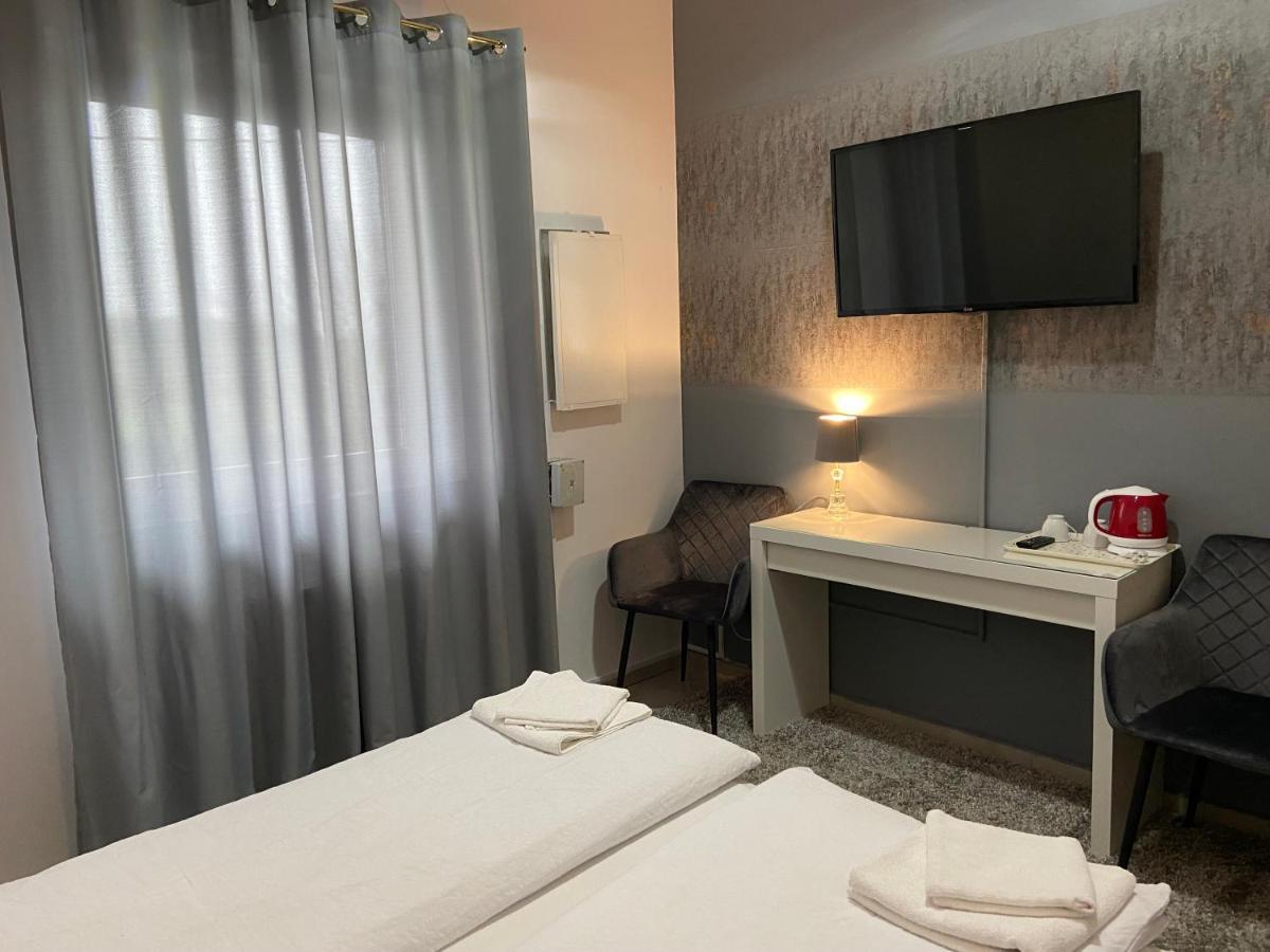Hotel Zolta Walizka Gosciniec à Podrzewie Extérieur photo