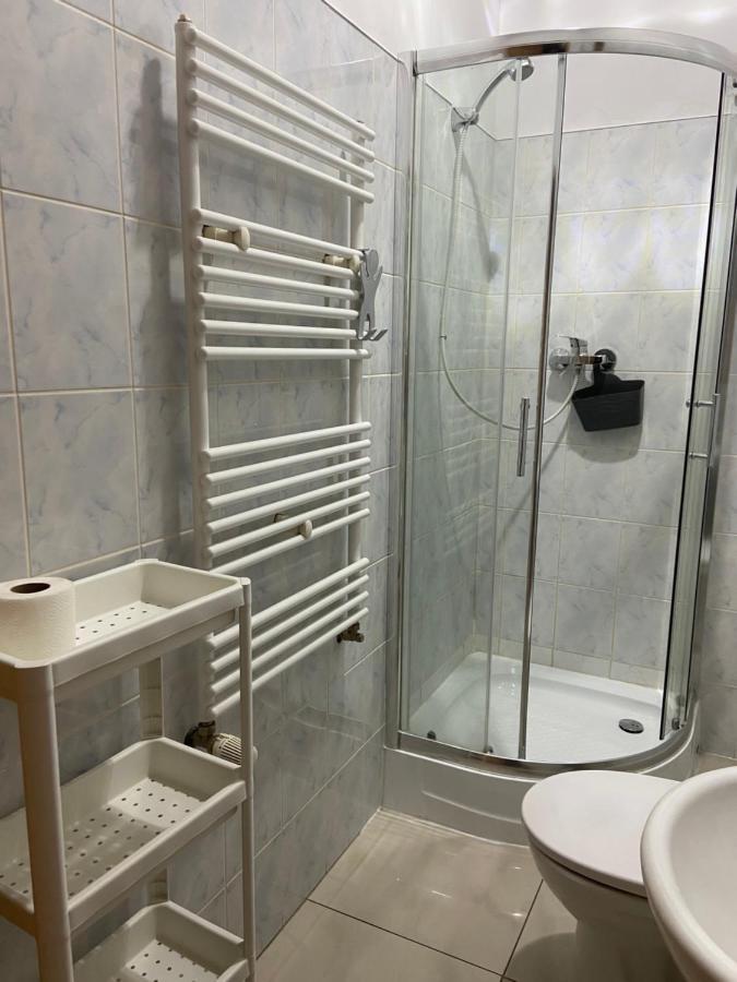Hotel Zolta Walizka Gosciniec à Podrzewie Extérieur photo