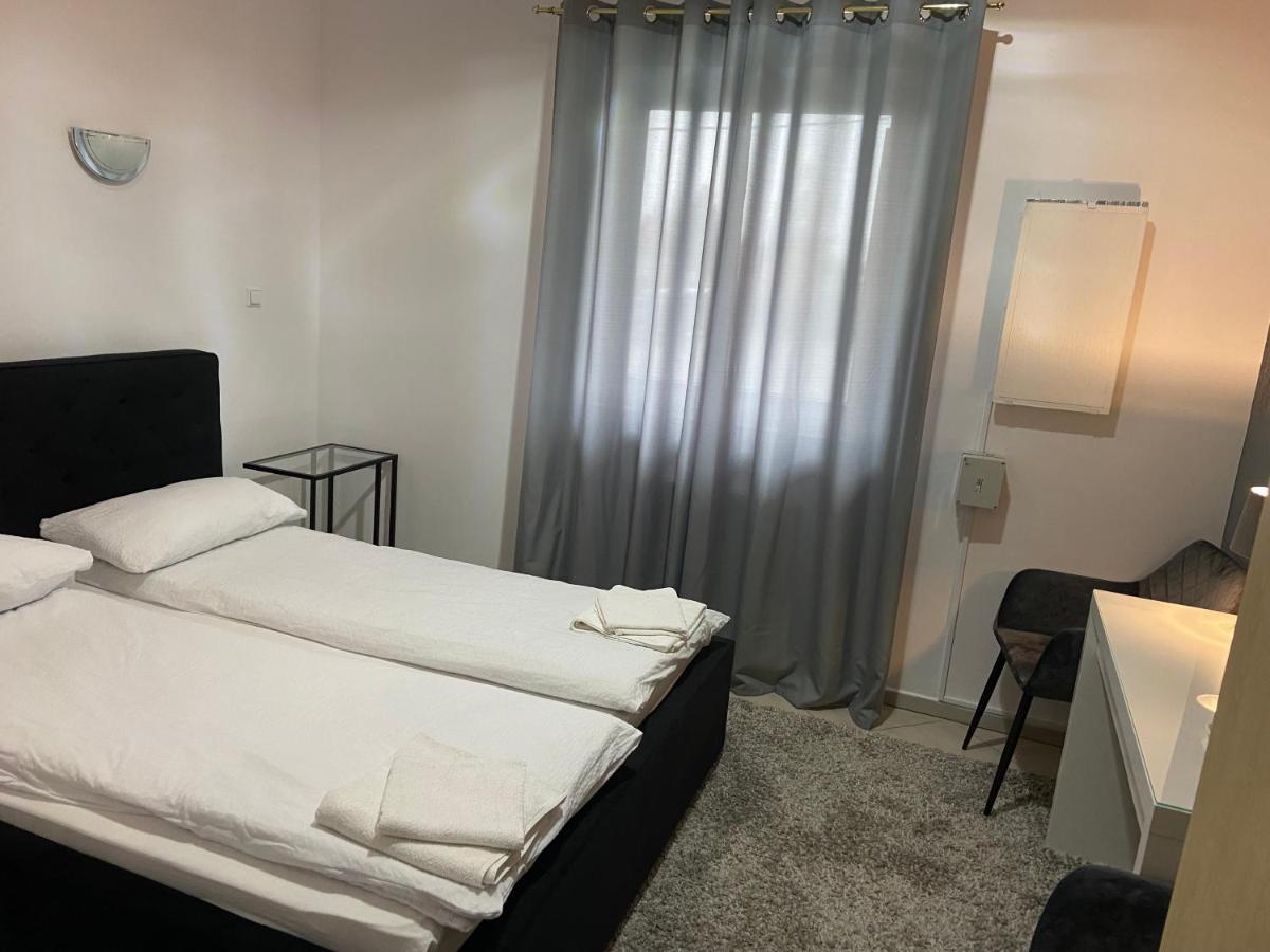 Hotel Zolta Walizka Gosciniec à Podrzewie Extérieur photo