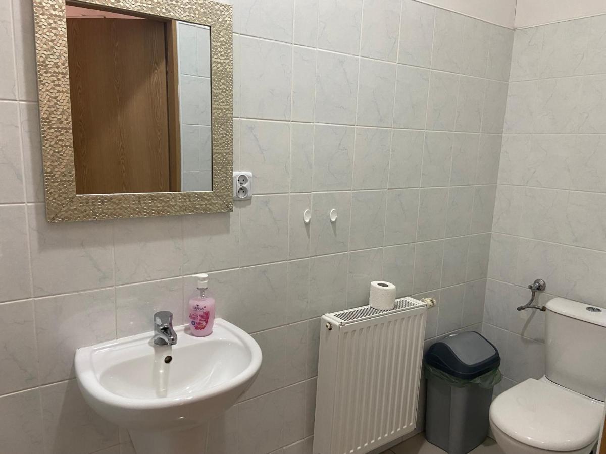 Hotel Zolta Walizka Gosciniec à Podrzewie Extérieur photo