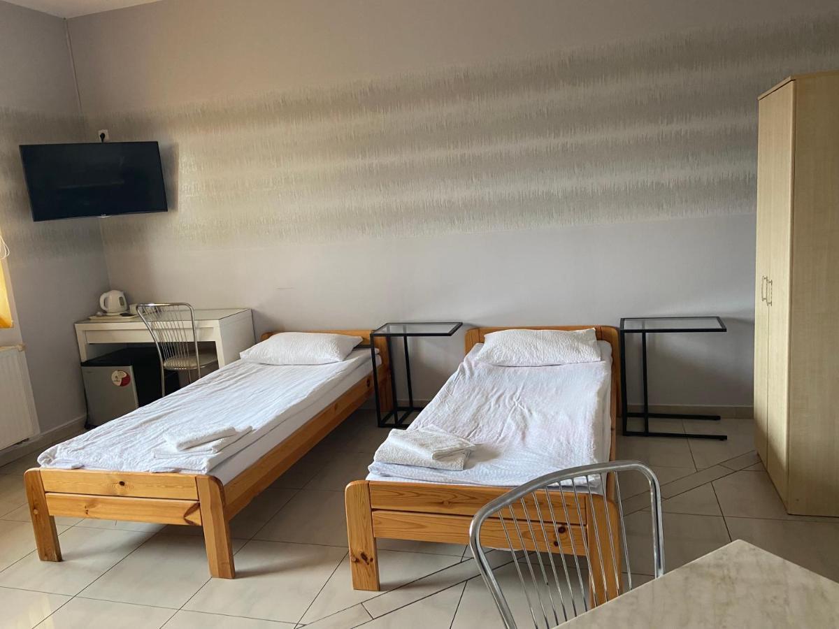 Hotel Zolta Walizka Gosciniec à Podrzewie Extérieur photo