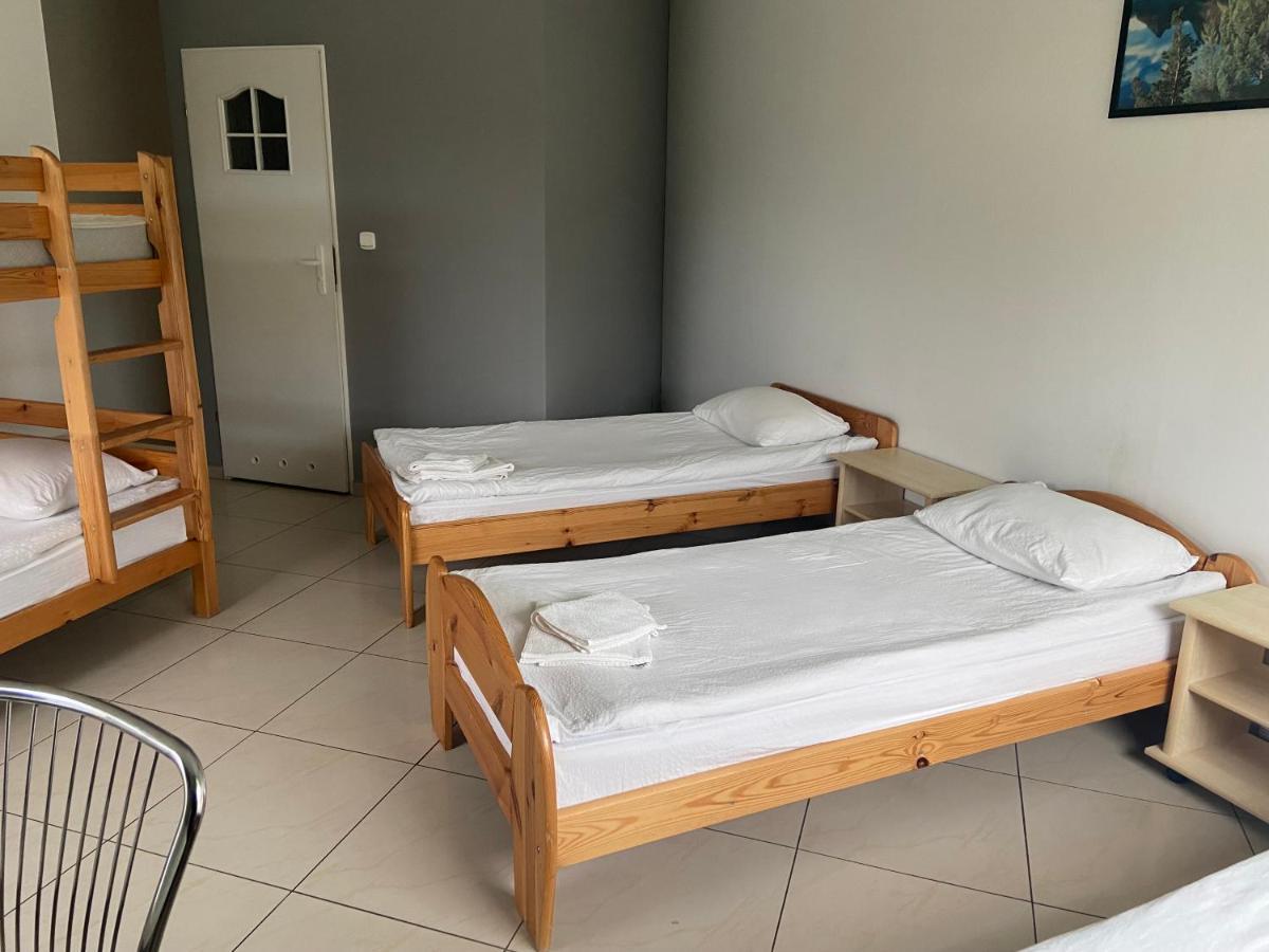 Hotel Zolta Walizka Gosciniec à Podrzewie Extérieur photo