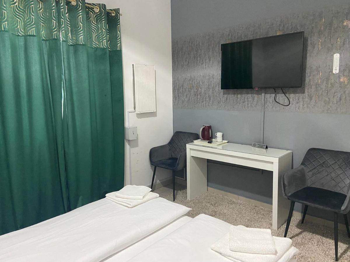 Hotel Zolta Walizka Gosciniec à Podrzewie Extérieur photo