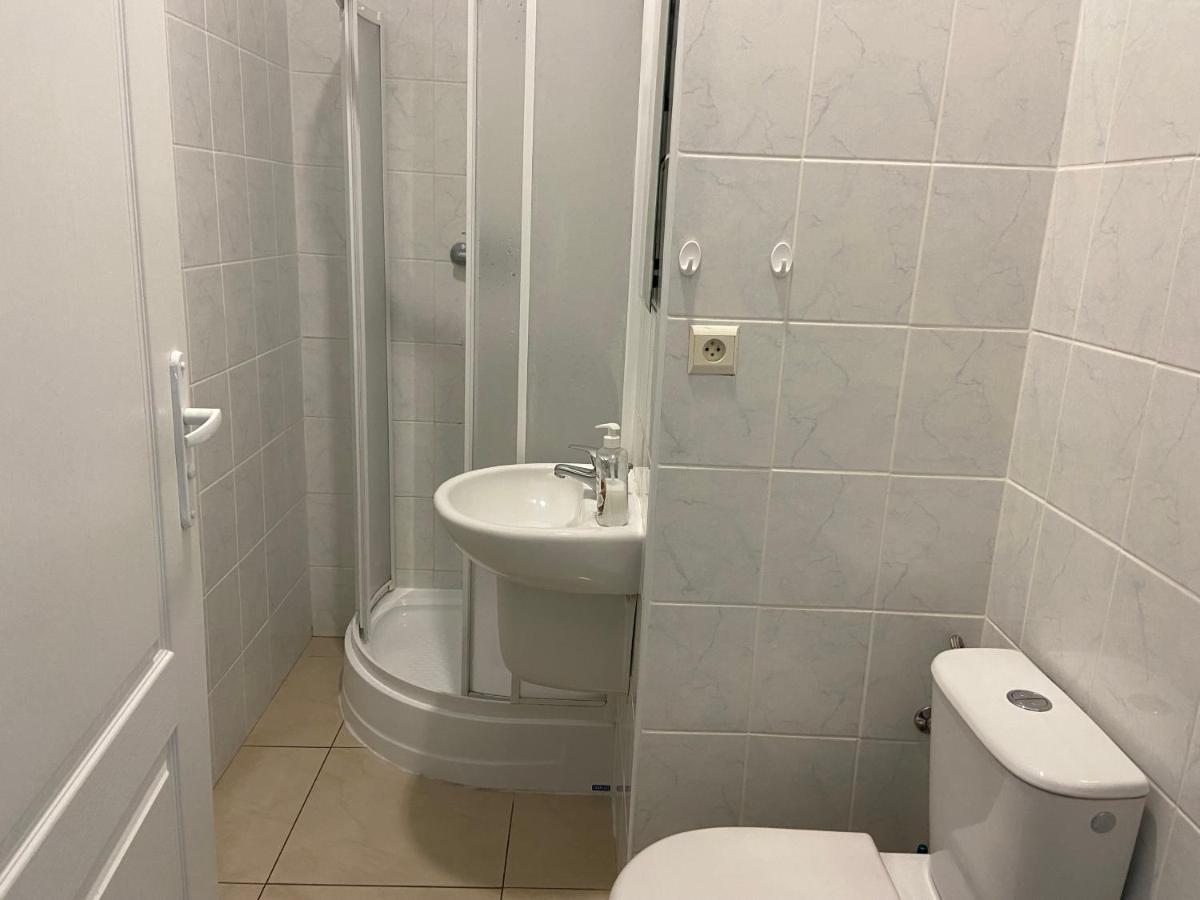 Hotel Zolta Walizka Gosciniec à Podrzewie Extérieur photo