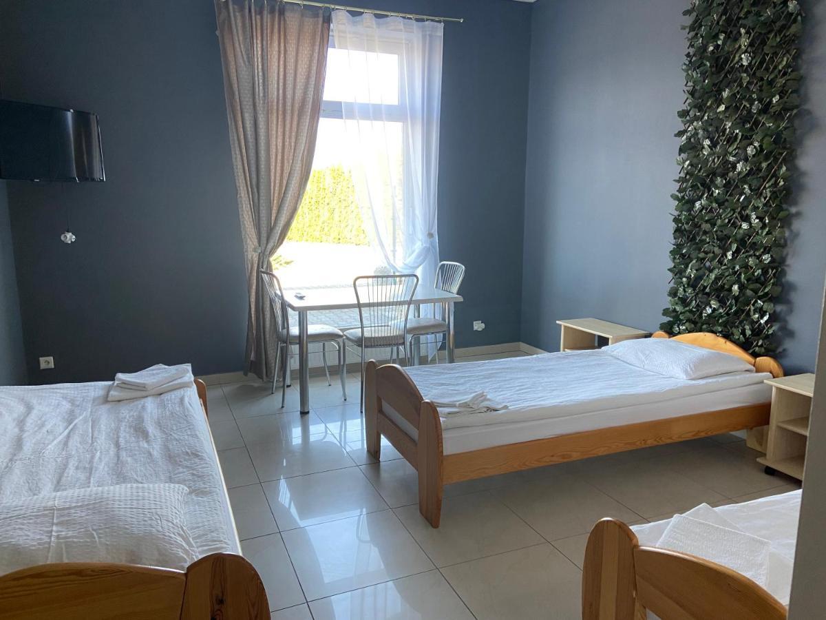 Hotel Zolta Walizka Gosciniec à Podrzewie Extérieur photo