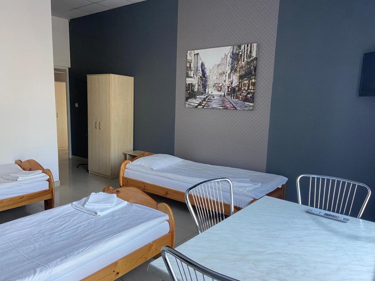 Hotel Zolta Walizka Gosciniec à Podrzewie Extérieur photo
