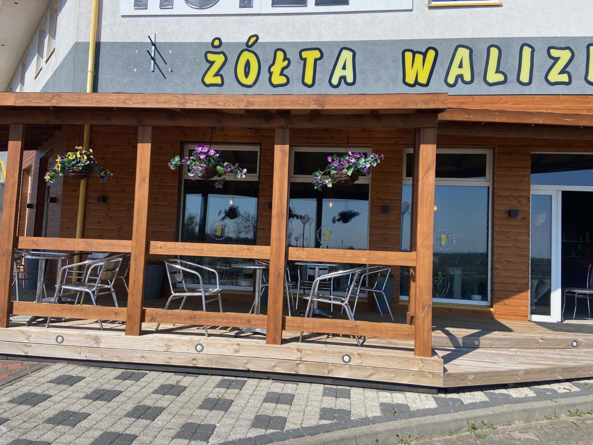 Hotel Zolta Walizka Gosciniec à Podrzewie Extérieur photo